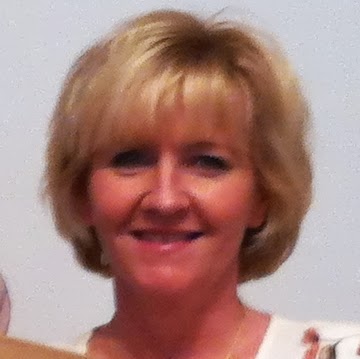 Caroline Connor Photo 11