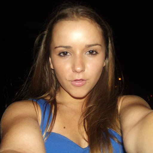Amanda Sharpe Photo 44
