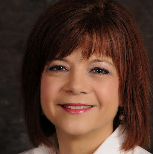Suzanne Stark Photo 9