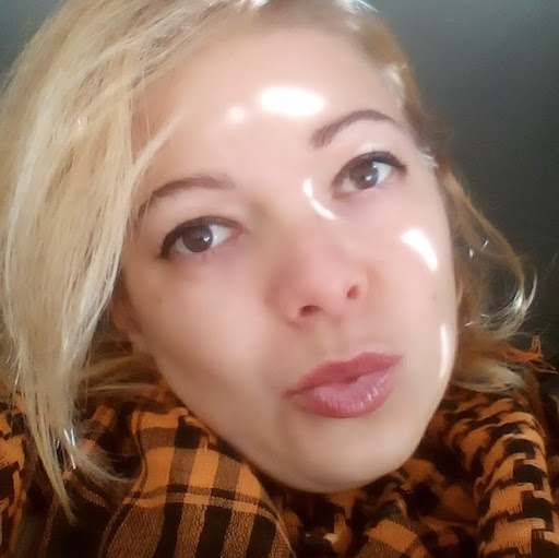 Laura Mancini Photo 20
