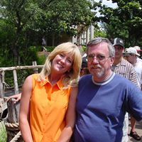 Julie Hampton Photo 25