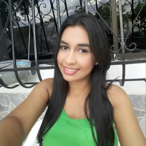 Eliana Gomez Photo 10