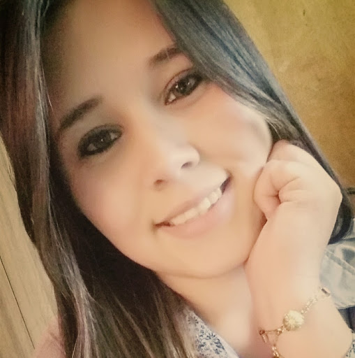 Pamela Teixeira Photo 7