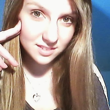 Emily Small Photo 6