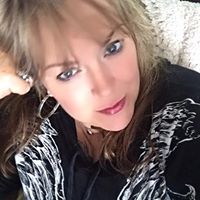 Holly Pierce Photo 9