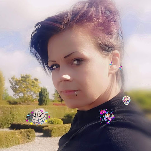 Michelle Kaiser Photo 33
