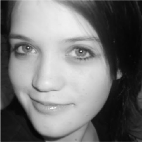 Haley Singleton Photo 4