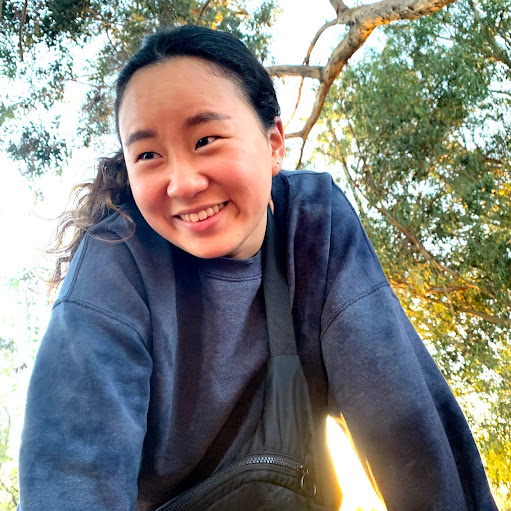 Julie Yi Photo 30