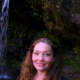 Caroline Carter Photo 32