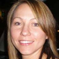 Jennifer Bates Photo 29