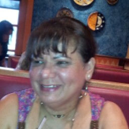 Elizabeth Quinones Photo 32