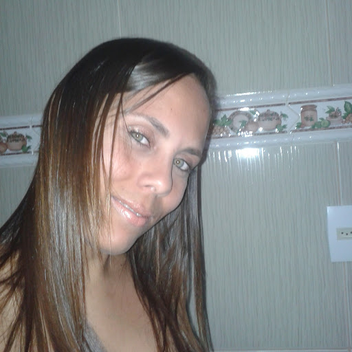 Alexandra Medeiros Photo 8
