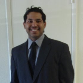 Robert Veloz Photo 16