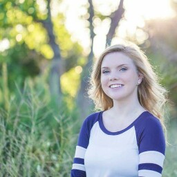 Lindsey Young Photo 31