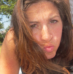 Danielle Aaron Photo 29