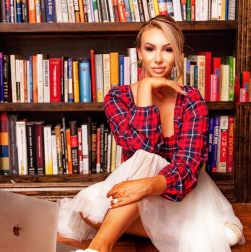 Julia Price Photo 10