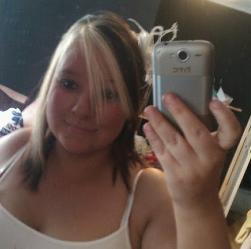 Leigh Nicholson Photo 18