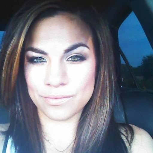 Denise Flores Photo 30