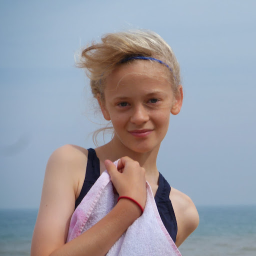 Ellen Lloyd Photo 12
