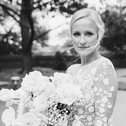 Alison Barnes Photo 15