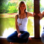 Amanda Pace Photo 6