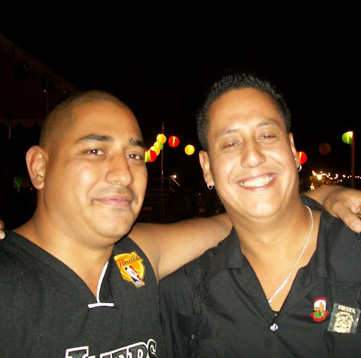 Richard Cardona Photo 8