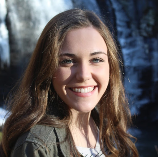 Emily Bowles Photo 36