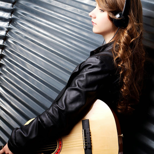 Alison Maxwell Photo 26