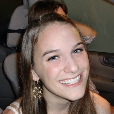 Emma Farrell Photo 19