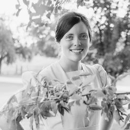 Miriam Miller Photo 37
