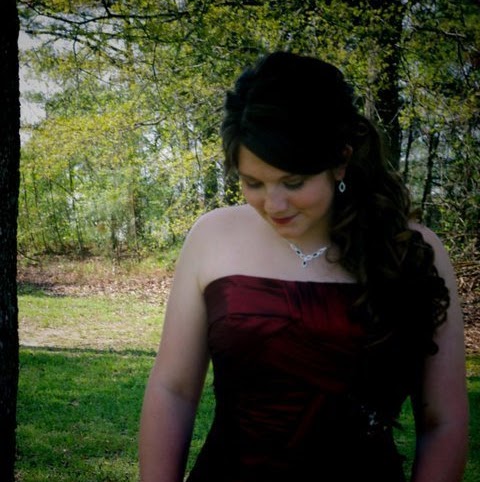 Anna Montgomery Photo 6