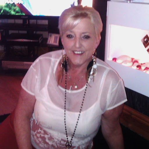 Lynne Hall Photo 15