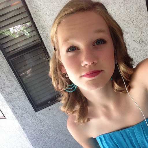 Haley King Photo 36
