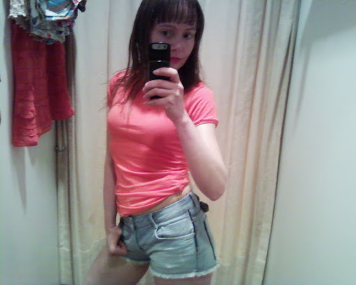 Claudia James Photo 23