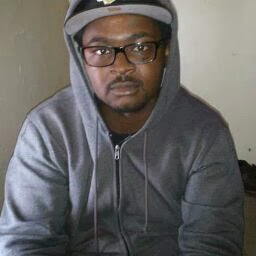 Raymond Carr Photo 32