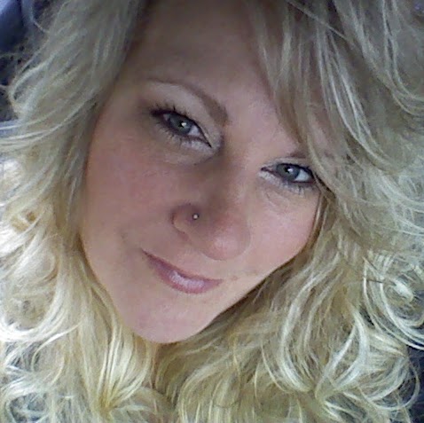 Robyn Hall Photo 37