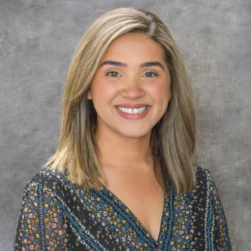 Emily Ayers Photo 8