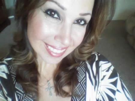 Cynthia Flores Photo 10
