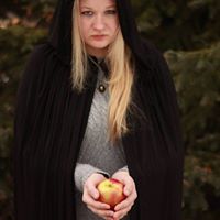 Victoria Tucker Photo 17