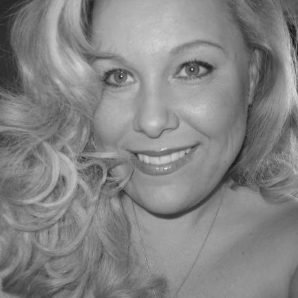 Robyn Hill Photo 33