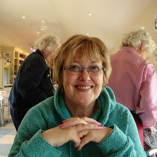 Suzanne Cartwright Photo 17