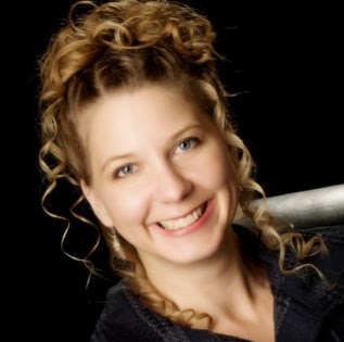 Julie Wright Photo 14