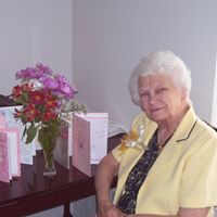 Esther Stratton Photo 4