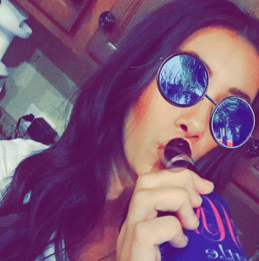Emily Holt Photo 21