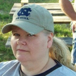 Lesley Edwards Photo 15
