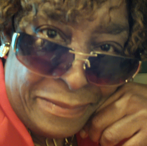 Dee Warren Photo 33