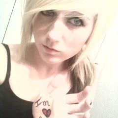 Tiffany Sutton Photo 20