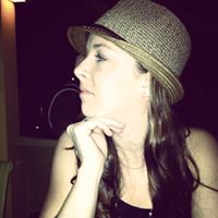 Julia Costello Photo 7