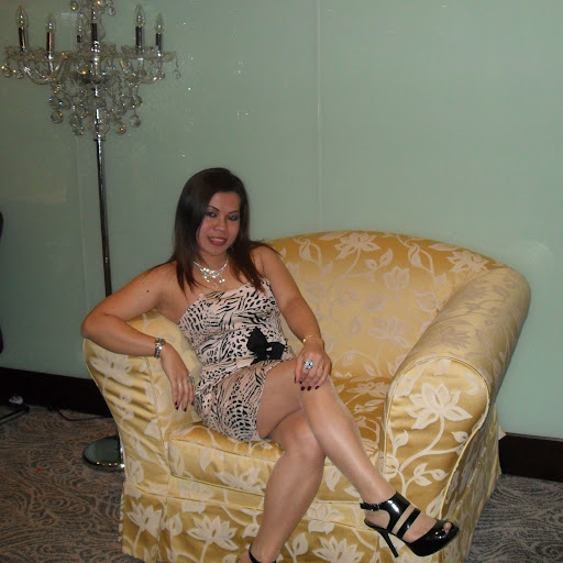 Theresa Elliott Photo 32