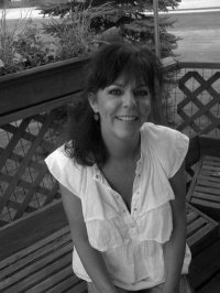 Julie Gallagher Photo 22